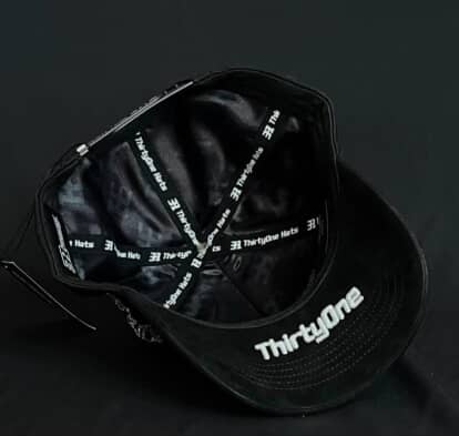 31 hats Cristals white