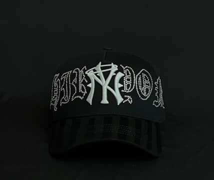 31 hats Cristals white